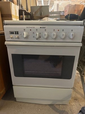 Ηλεκτρική κουζίνα Indesit καινούργια με λειτουργία αέρα