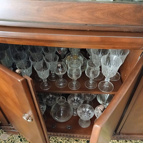 Dining set with vitrina-buffet and extendable table with 6 chairs, like new
