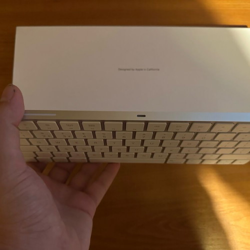 Apple Magic Keyboard used with battery issue