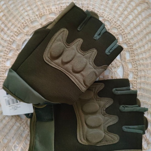 Gloves new in khaki color with protective padding