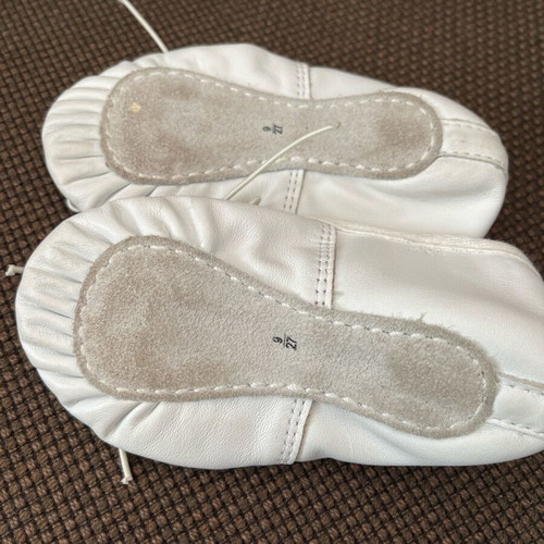Ballet shoes size 27 like new