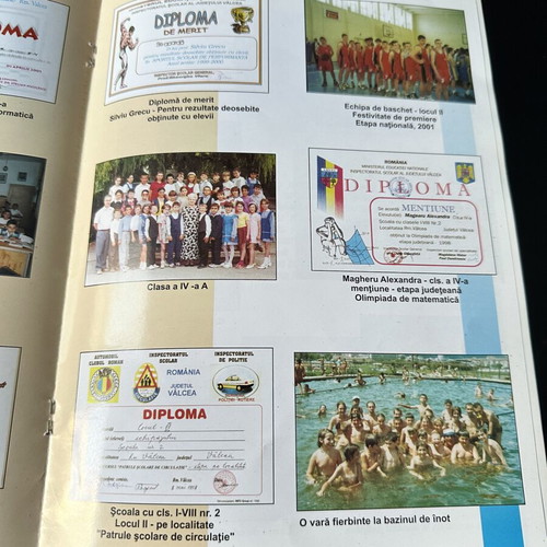 Școala cu clasele I–VIII Nr. 2 Râmnicu Vâlcea Romanian school yearbook circa 2000
