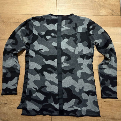 Camo men's pullover Medium like new, black and gray