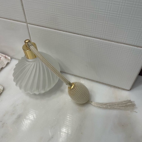Vintage set of white twisted glass like new
