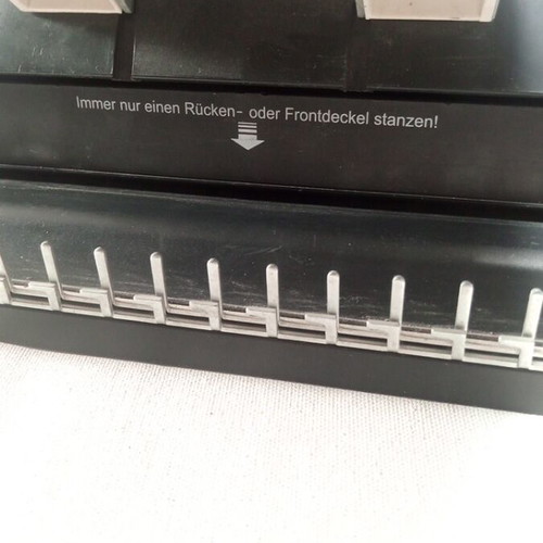 Μηχανή βιβλιοδεσίας μεταχειρισμένη Monolith GmbH για διάτρηση χαρτιού A4