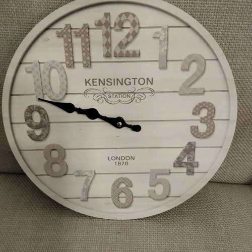 Inart decorative wall clock like new with analog display