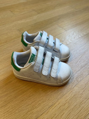 Παπούτσια Adidas Stansmith δερμάτινα μεταχειρισμένα, νούμερο 23, άσπρα