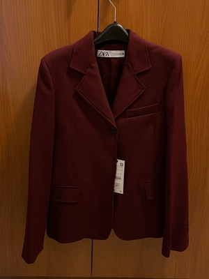 Zara jacket burgundy new, size small