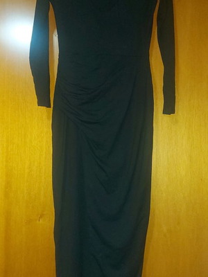 Φόρεμα μακρύ μεταχειρισμένο με σκίσιμο και σούρα από χοντρό μακό μαύρο