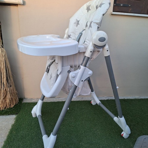 Baby high chair like new with removable tray