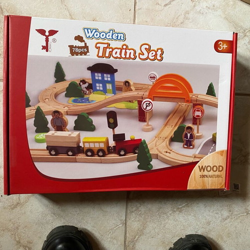Wooden train set with tracks and figures new