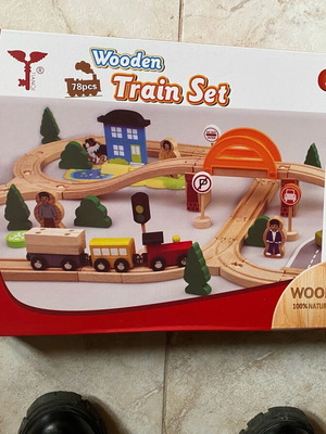 Wooden train set with tracks and figures new