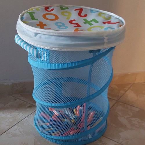 Foldable mesh storage basket with spring like new