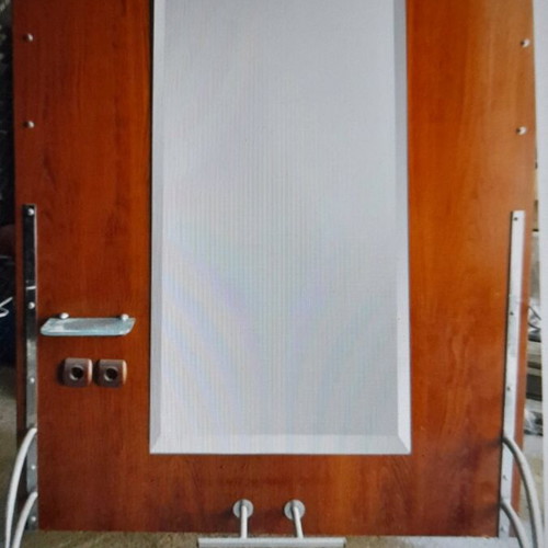 Hair salon mirrors like new, set of 6 with wooden frame and wheels
