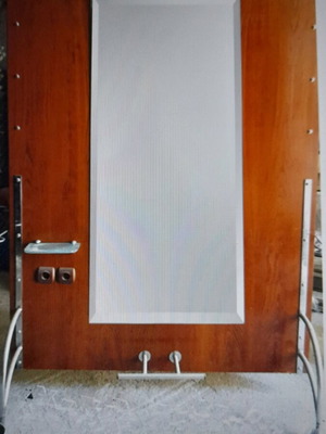 Hair salon mirrors like new, set of 6 with wooden frame and wheels