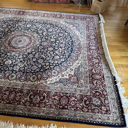 Wool and silk rug, 3.18 x 2.49 m