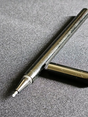 Metal screw cap pen new, length 13.5 cm