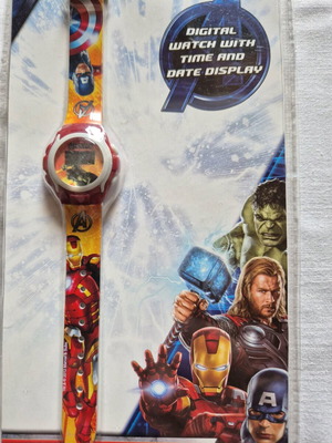 Дигитален детски часовник Avengers Marvel нов