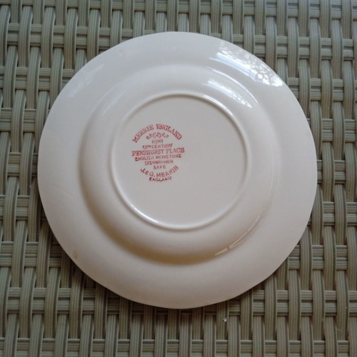 Merrie England J & G Meakin plate in excellent condition, 18 cm diameter