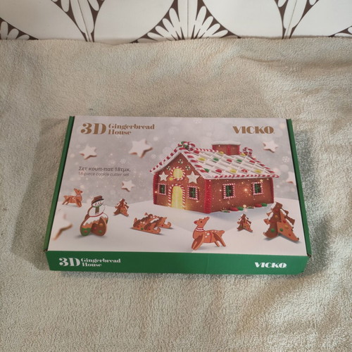 3D Gingerbread House cookie cutter set 18 pcs VICKO new