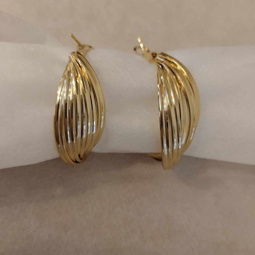 Asymmetric earrings with embossed ridges gold color new