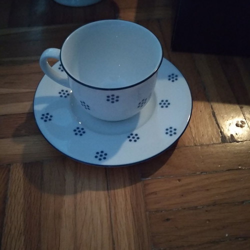 Set of 6 porcelain coffee cups new with saucers