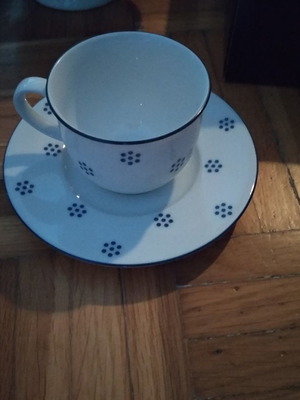 Set of 6 porcelain coffee cups new with saucers