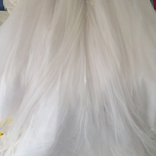 Supernova wedding dress like new, elegant lace details