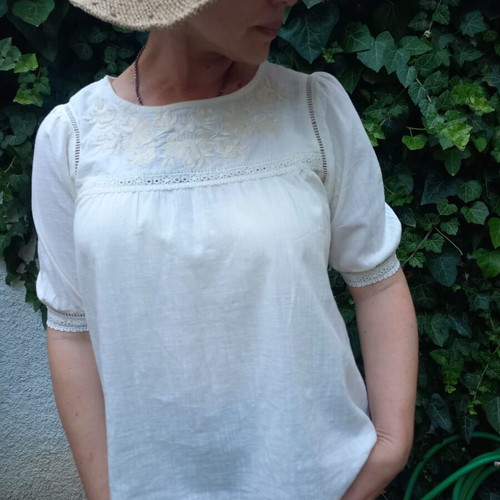Cotton blouse like new with embroidery and lace, sizes S, M, beige and yellow