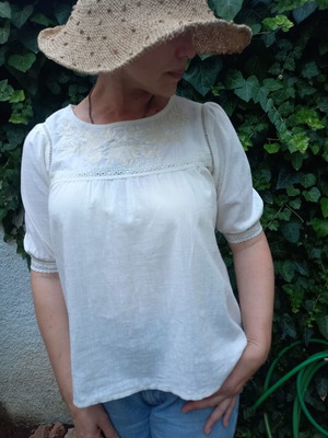 Cotton blouse like new with embroidery and lace, sizes S, M, beige and yellow