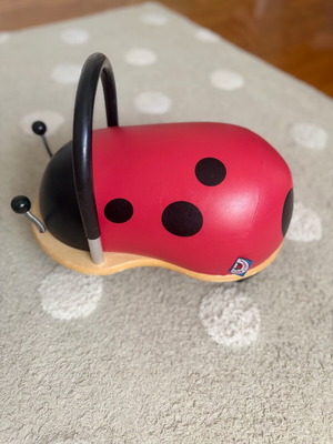 Wheelybug детска кола за яздене калинка