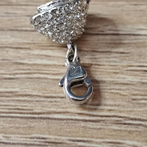 Swarovski Rose Charm μεταχειρισμένο με κούμπωμα για κολιέ ή βραχιόλι