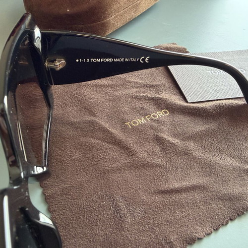 Tom Ford Quinn TF790 01B sunglasses like new, black glossy