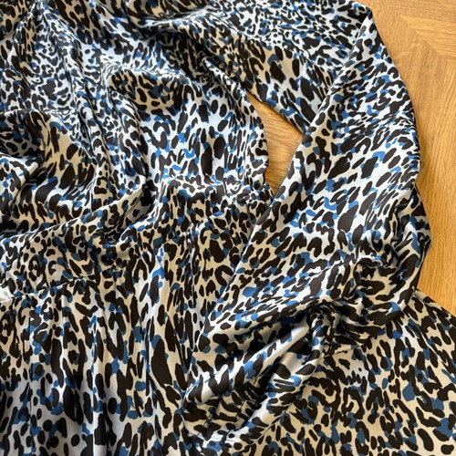 Lynne satin dress like new, size 36 with shoulder details