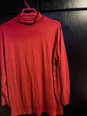 Turtleneck shirt red, like new, size XXL