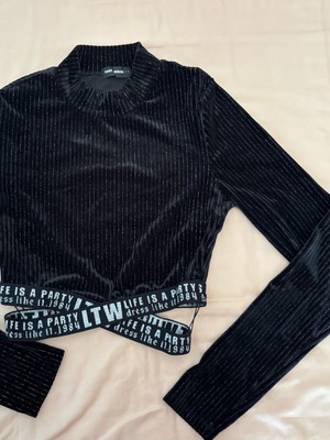 Cropped blouse black like new