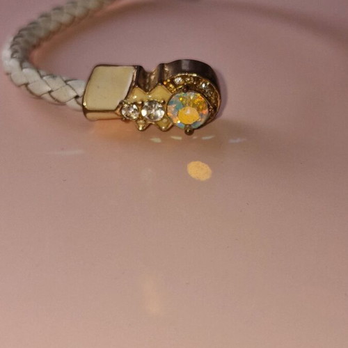 Bracelet made of white leather with gold clasps used