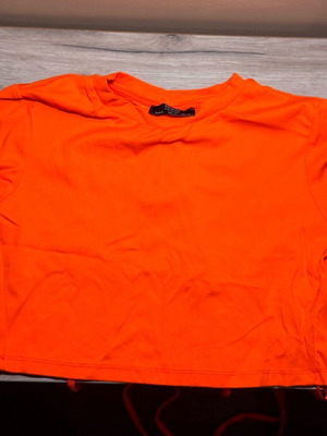 Orange crop top Bershka like new with open back, size M