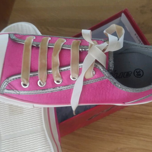 Sneakers women's size 38 fuchsia metallic like new