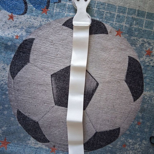 Elastic belt with decorative pearl bow like new, white