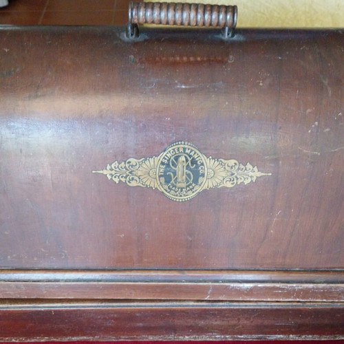Singer vintage hand sewing machine used, functional