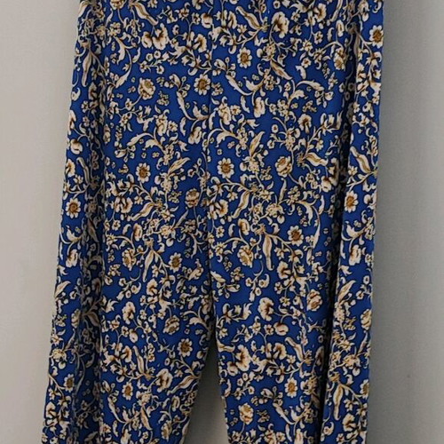 Blue floral Celestino pants like new with elastic waist