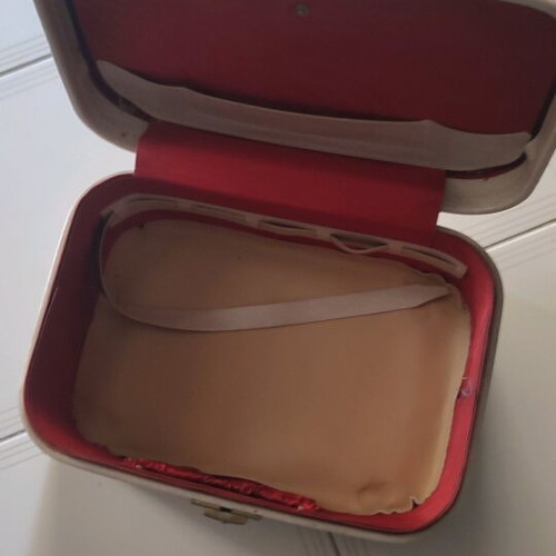 Cosmetic case used, leatherette