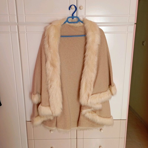 Cape jacket with fur beige, new