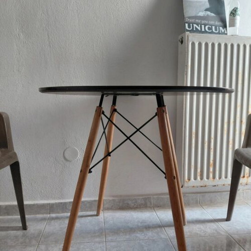 Kitchen table like new condition