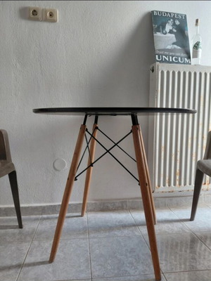 Kitchen table like new condition