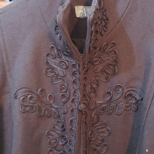 Coat with embroidery brown like new