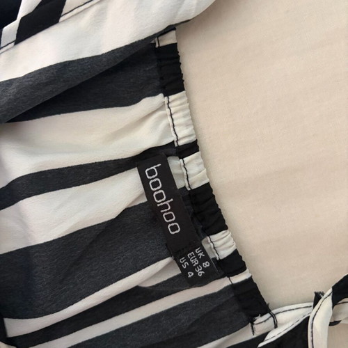Boohoo summer dress with black and white stripes like new