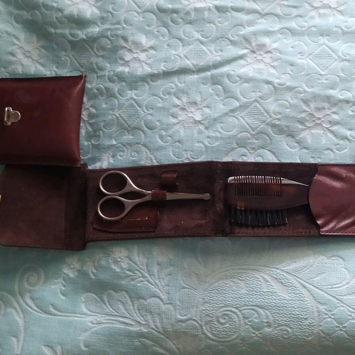 Vintage leather grooming set like new