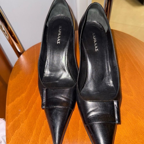 Haralas pumps like new, leather with low heel size 39, black
